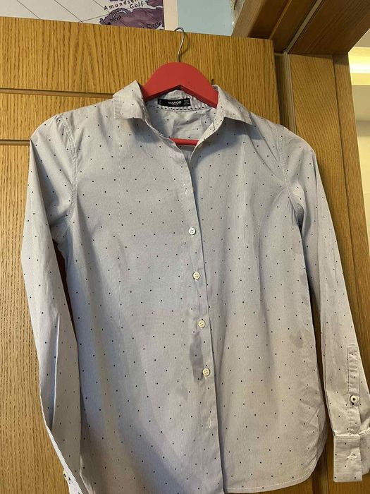 Дамски ризи, едната е резърв, другата Манго