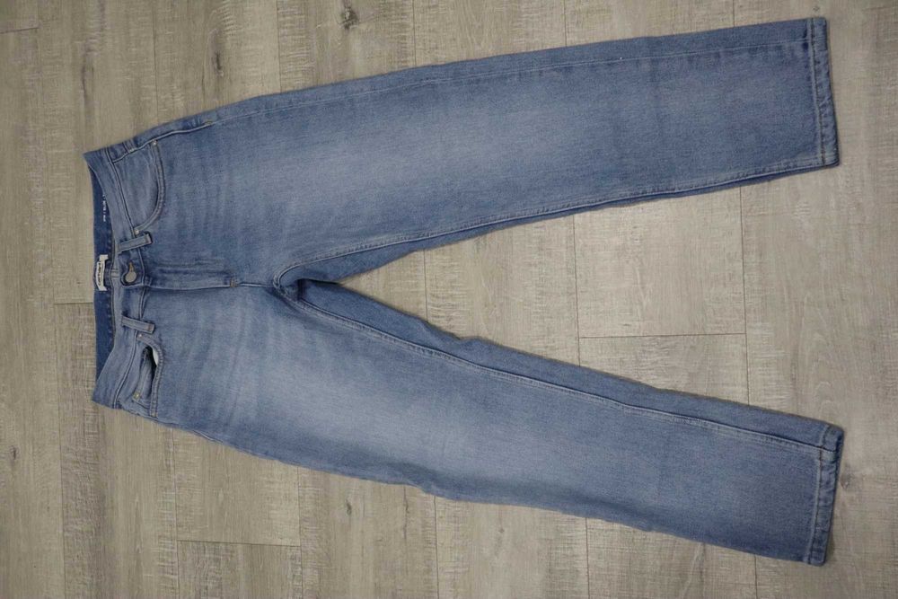 Levi’s, VANS, Dickies, Ellesse, Nike, Tommy Hilfiger, Converse, Zara