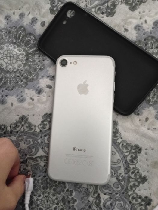 Айфон7 идалный..