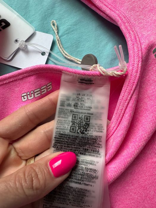 Guess- дамски фитнес топ м/л размер
