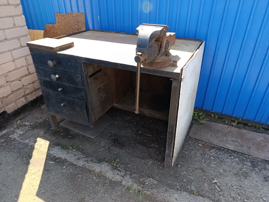 Продам верстак металлический