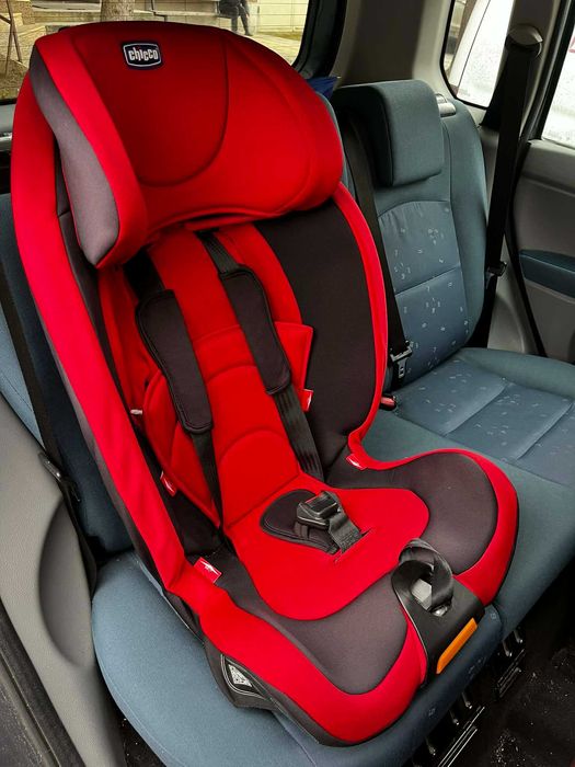 Столче за кола Chicco 10 -36 кг