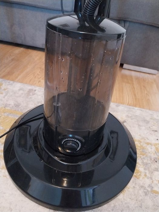 Ventilor cu recipient apa