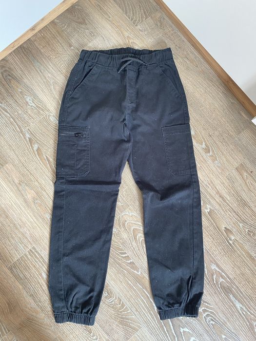 Продам брюки-джинсы на мальчика!