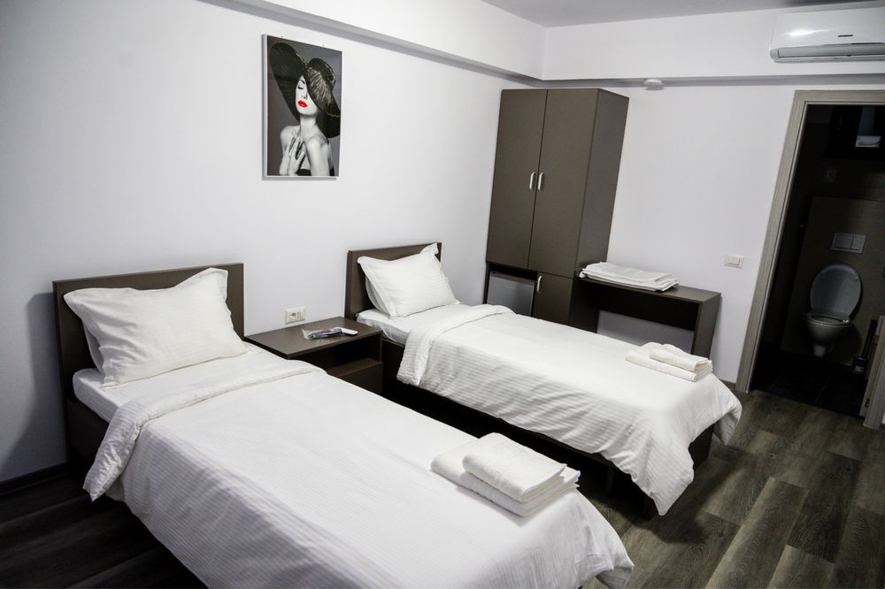 Închiriez cladire cu 15 camere in Afumati