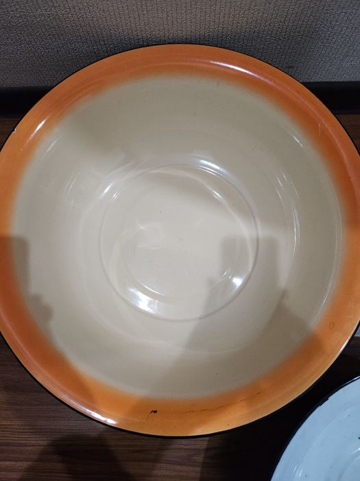 Продам эмалированые чашки