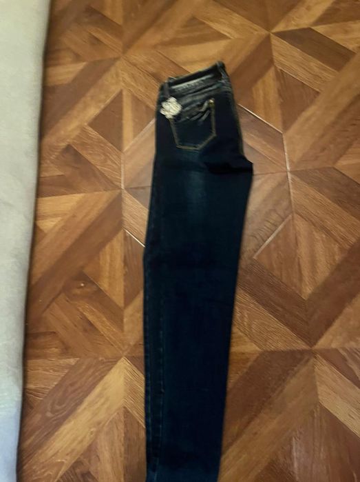 Продам женские джинсы