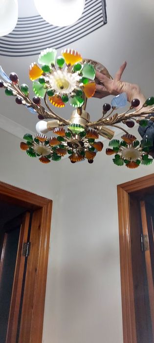 2 большие люстры дешево