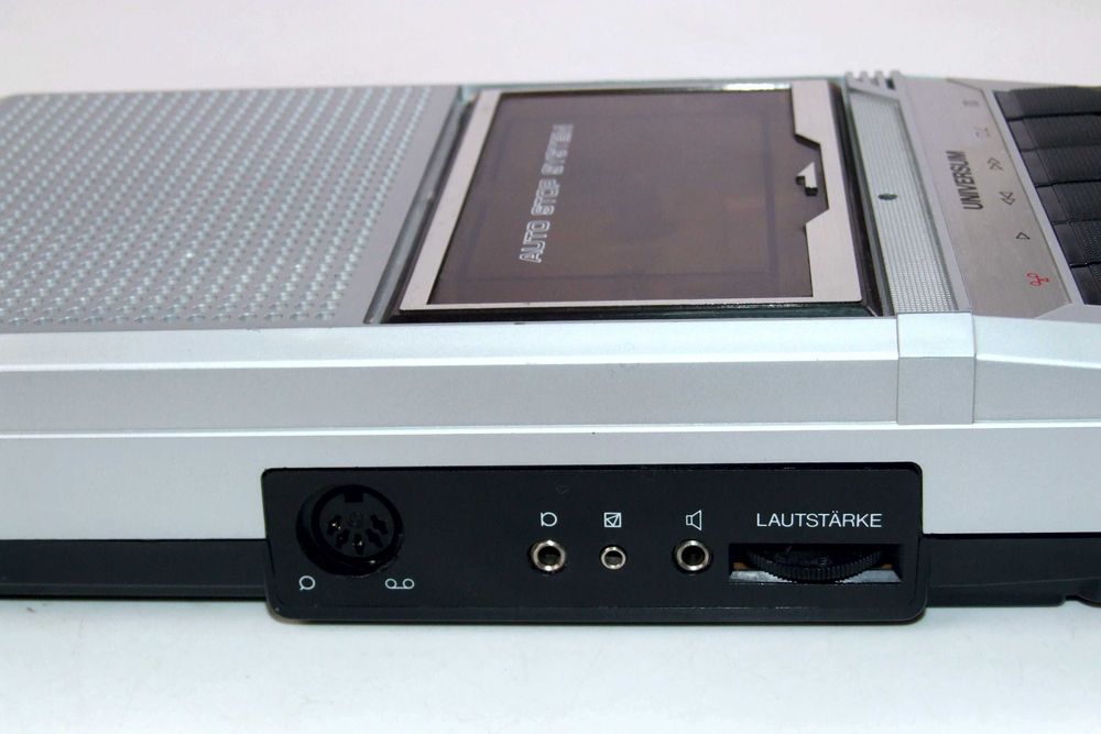 Casetofon UNIVERSUM, microfon, Made in Germany, priza-baterii, ca NOU