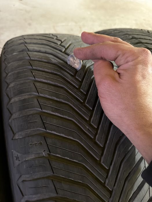 Продавам 4 броя всесезонни гуми 215/45/20 Michelin Crossclimate 2