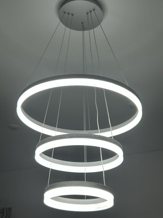 Продаю большую люстрю