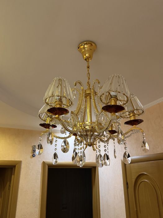 Продам люстру хрустальную