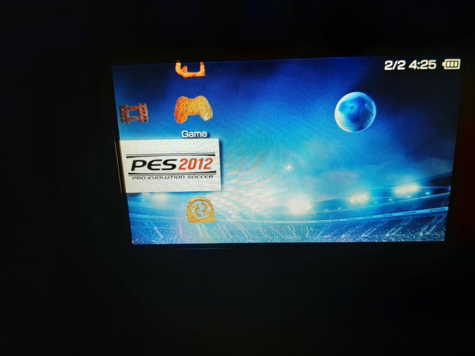 Vând psp street în stare bună impecabil model 1004 cu 10 funcționabil