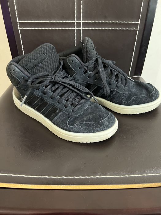 Детски боти за момче ADIDAS.Номер 38. Нямат скъсано или протрито.