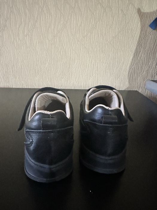 Продам школьные туфли на мальчика