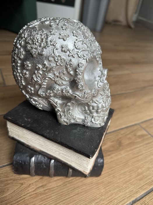 Sculpturi de cranii 2 buc la 200 sau 120/buc