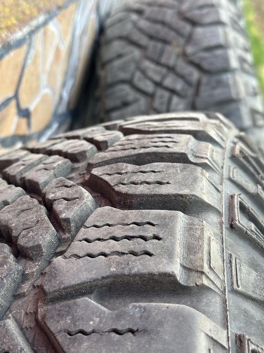 Тойота Хайлукс гуми с джанти