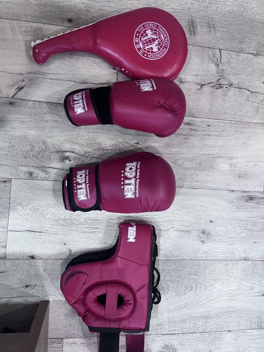 Продам боксерские перчатки шлем