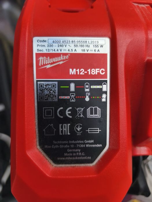 Încărcător milwaukee