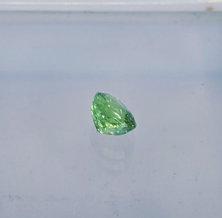 Demantoid natural 0.88ct cu certificat IGI