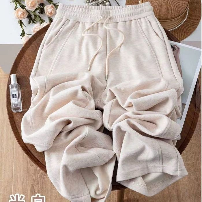 Женские брюки молочного цвета