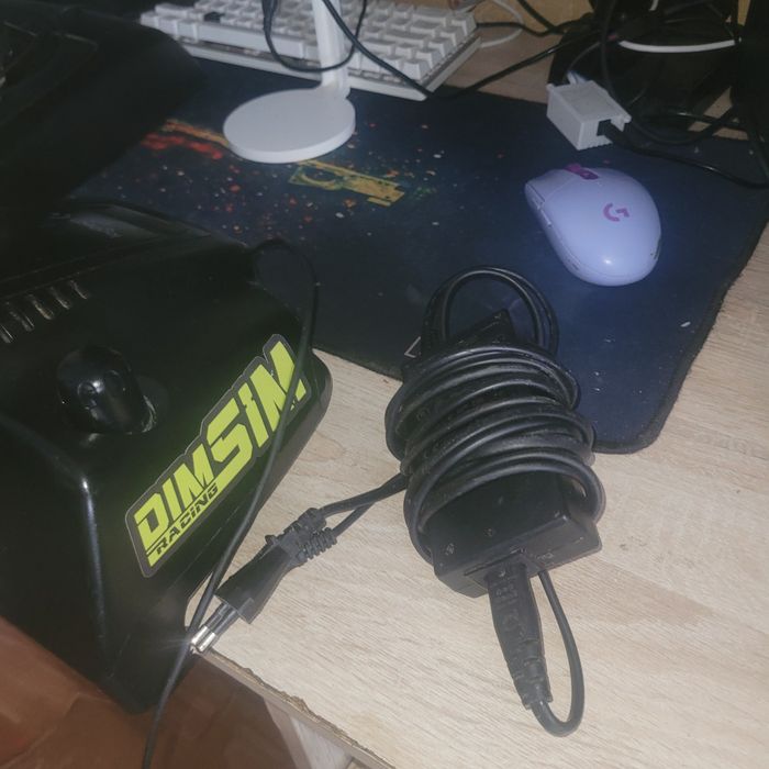 Продам игровой руль logitech g920