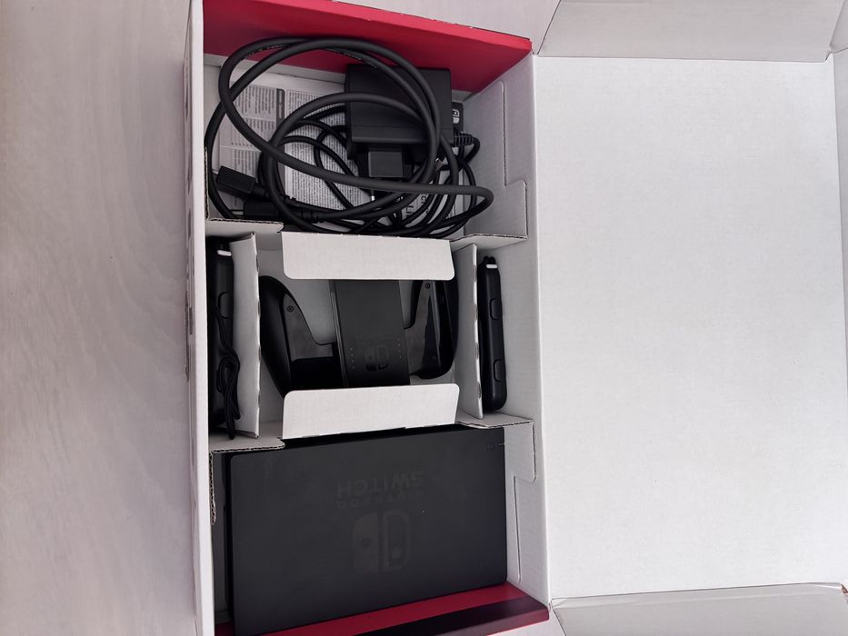 Приставка Nintendo switch + игра в подарок