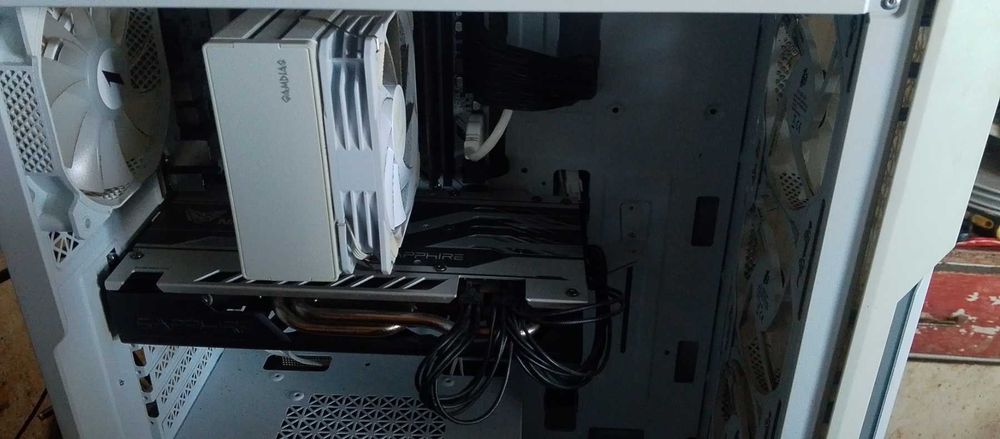 СПЕШНОО!! ПОСЛЕДНА ЦЕНА!!! Продавам Компютър + Монитор + Колонки на Logitech + Слушалки на Logitech