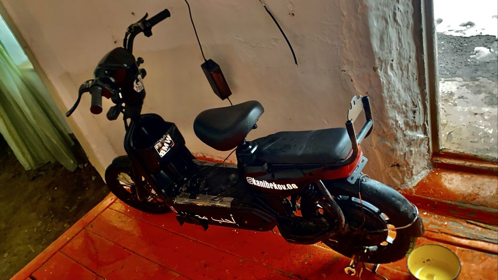 Продаю мопед электро скутер