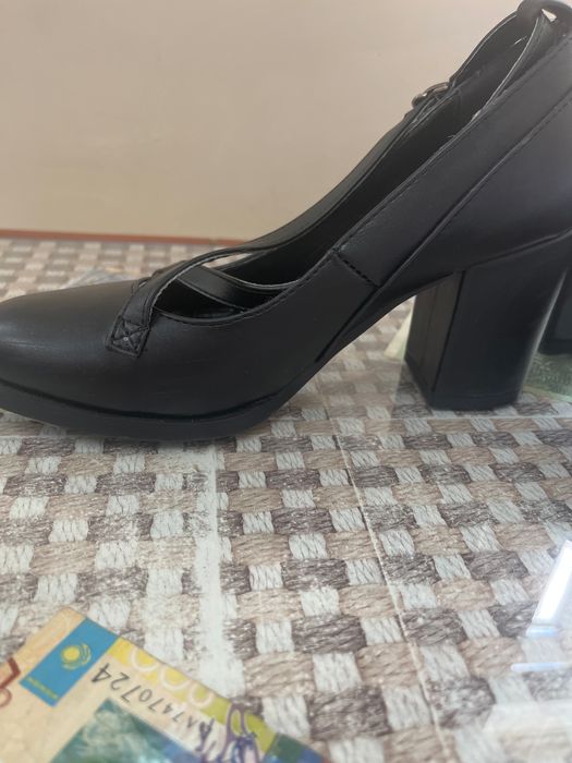 Продам туфли. В отличном состоянии . Размер 34