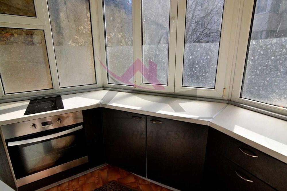 Дава се под наем Тристаен апартамент в Варна, Лятно кино Тракия - 90 кв.м за 511 € - Снимка #1