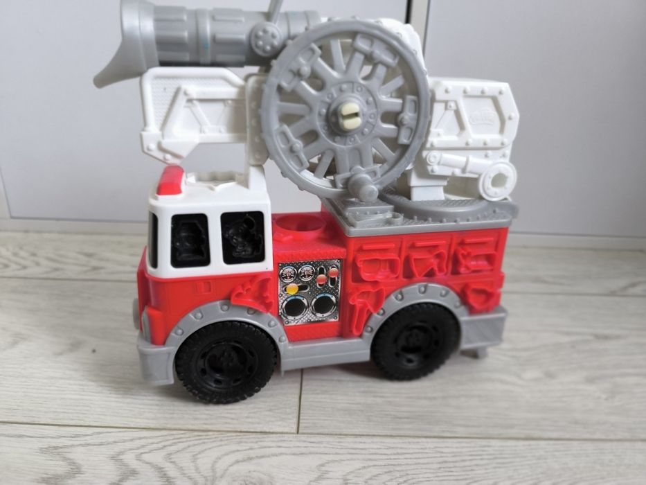 Играчки за момче-пожарни, багери, автовоз,кран, камион, Макуин