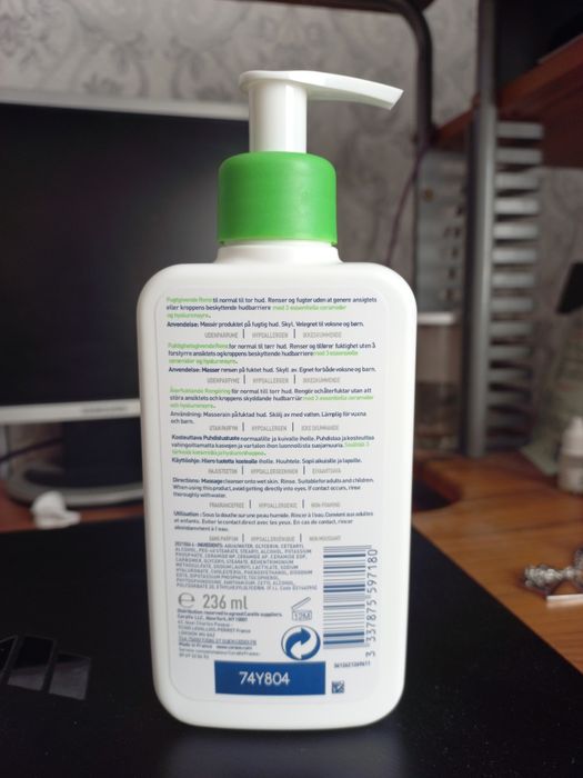 CeraVe Hydrating Cleanser. Умывалка, новый