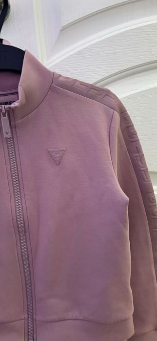 Горнище на Guess