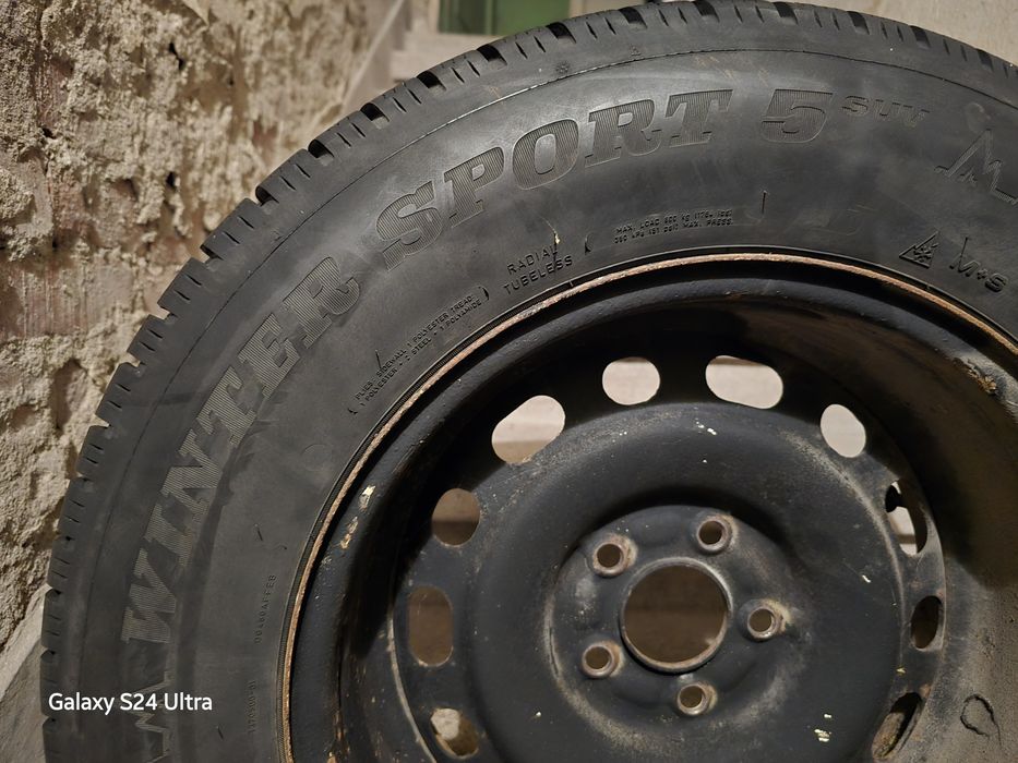 Продавам 4 нови гуми Dunlop winter sport 5 със стар дот монтирани на ж