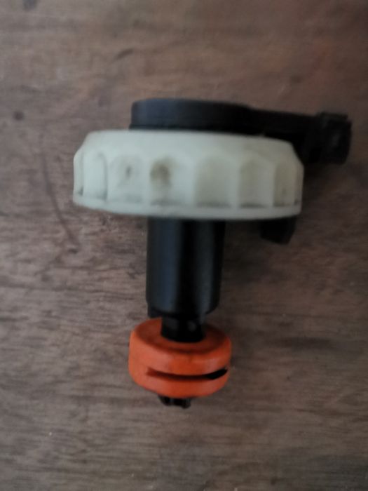 Датчик спирачна течност - volvo v70 98-2000г.