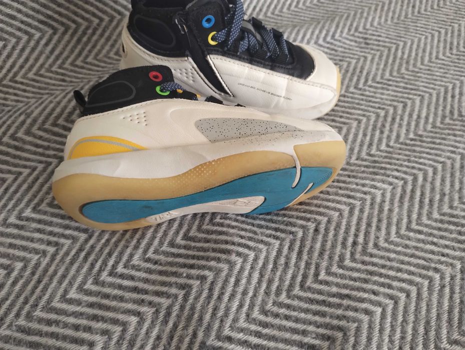 Zara обувки за момче номер 23