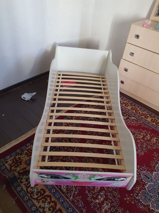 Детская кроватка для девочек