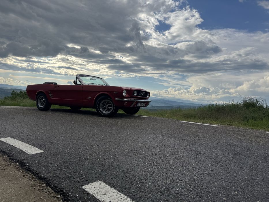 Inchiriez masina de epoca decapotabila Ford Mustang pentru sedinte foto , nunti, evenimente