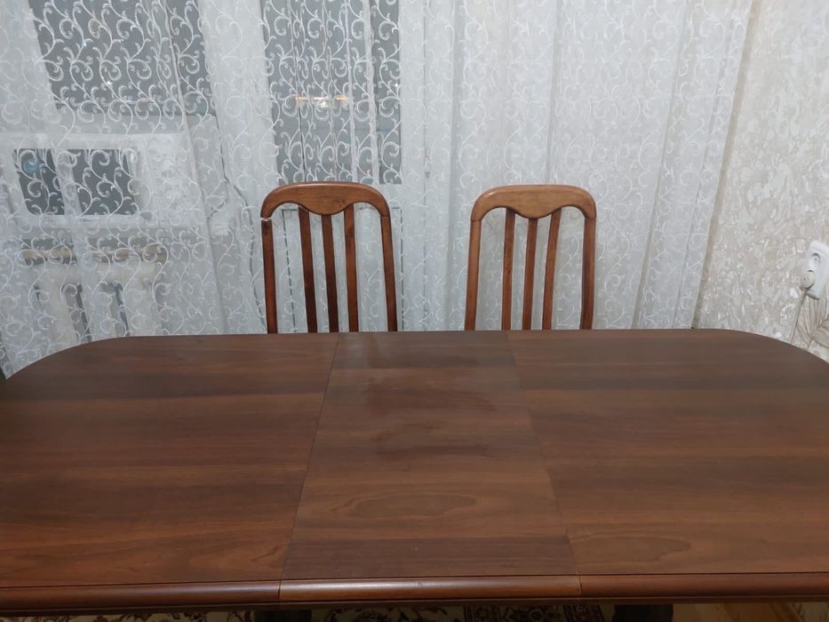 Продам кухонный стол со стульями