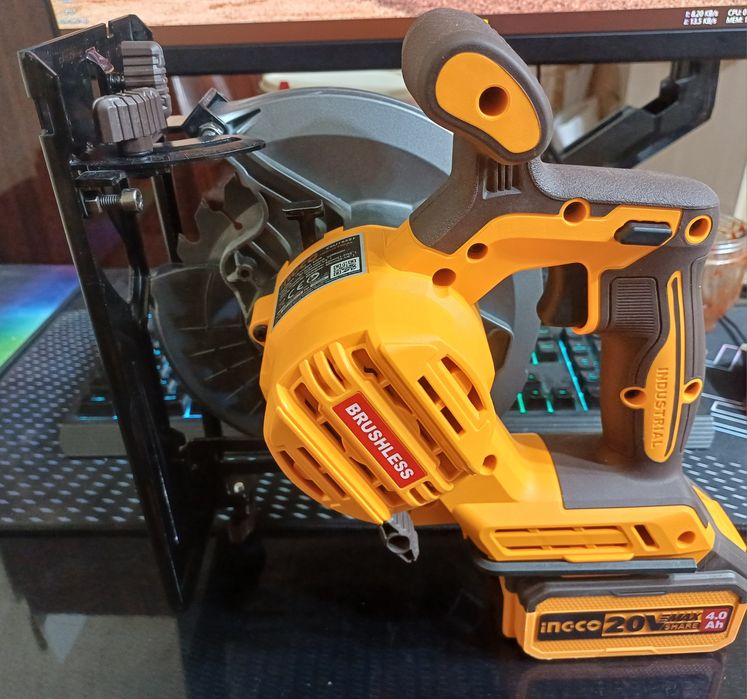 Циркулярную пила INGCO CSLI16521