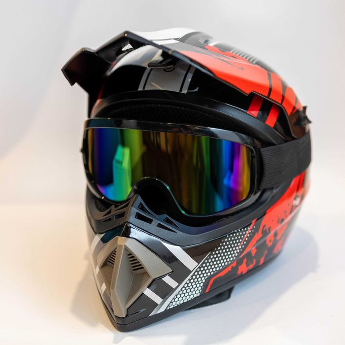 Каска подходяща за мотокрос , планински велосипед , ел. тротинетка