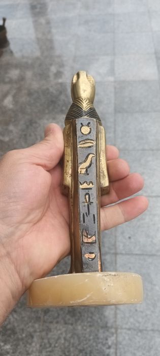 Statuie din Bronz pe soclu din marmură