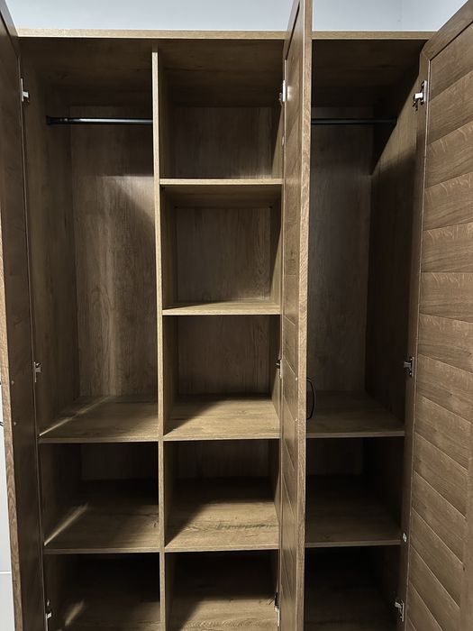 Гардероб  три крила  компактен  неразличим от нов