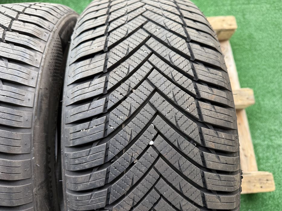 2бр. ОТЛИЧНИ ВСЕСЕЗОННИ Гуми С Борд 215/55R/17 -IMPERIAL- DOT:0122- 7.4мм.