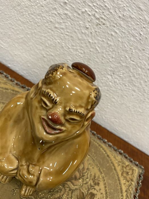 Испанска порцеланова фигура - бутилка свещенник