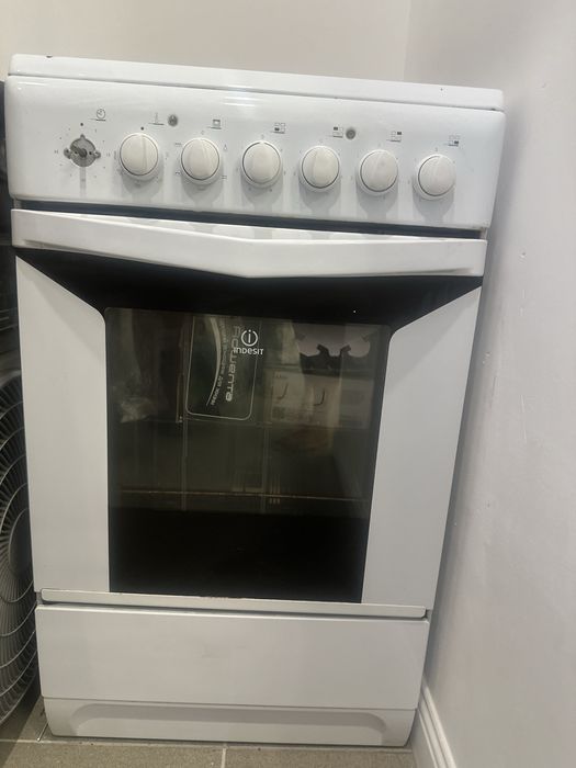Продам плиту indesit