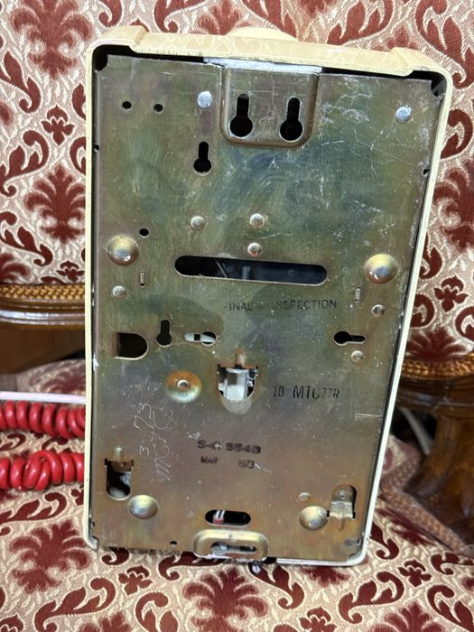 стар ретро телефон за стена канадски