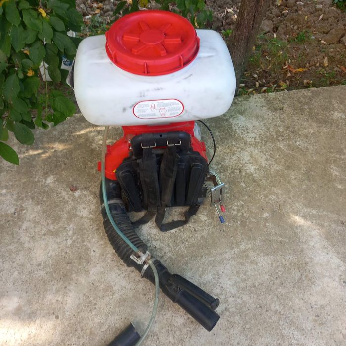 Бензинова гръбна пръскачка