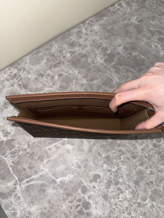 КАТО ЧИСТО НОВ Louis Vuitton Monogram Clutch